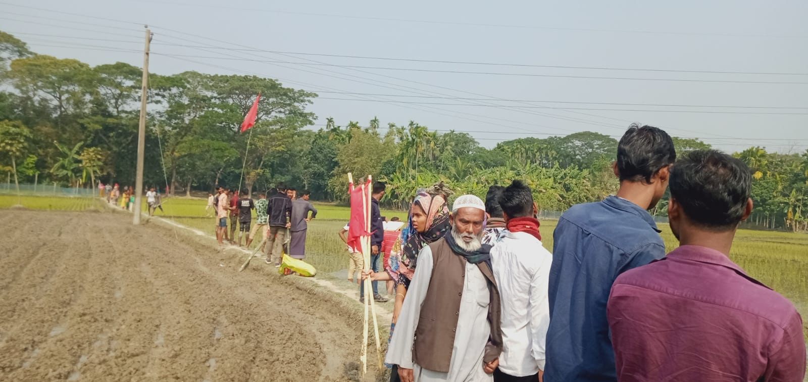 পূর্বধলায় দীর্ঘদিন পর আদালতের রায়ে জমি বুঝে পেয়েছে মুক্তিযোদ্ধা আবুল কালাম আজাদ